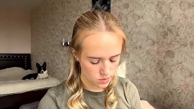 Snapshot of ElisabetLorney chatting on 09-19-25, 08:05 ElisabetLorney online show from 09-19-25, 08:05