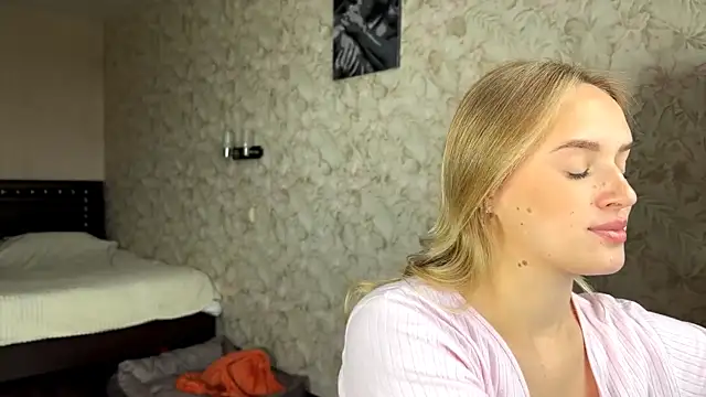 Snapshot of ElisabetLorney chatting on 09-20-25, 07:09 ElisabetLorney online show from 09-20-25, 07:09