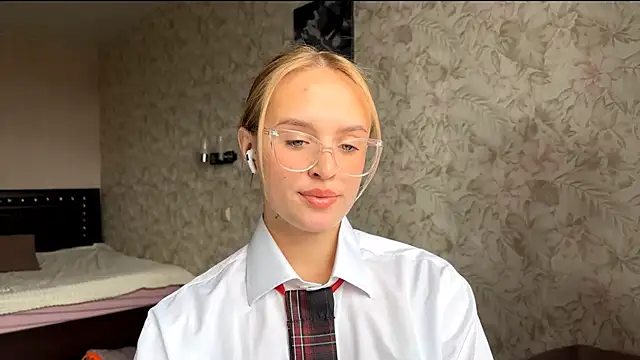 Snapshot of ElisabetLorney chatting on 09-29-25, 08:08 ElisabetLorney online show from 09-29-25, 08:08