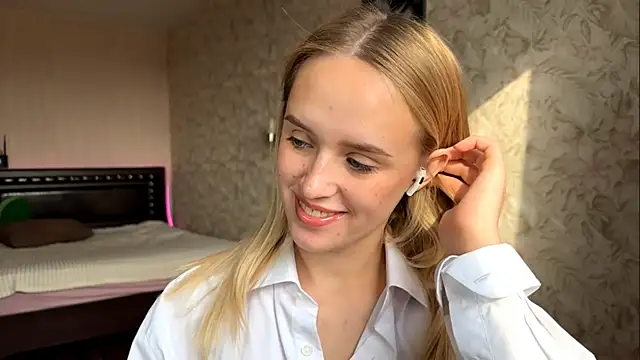 Snapshot of ElisabetLorney chatting on 10-11-25, 08:02 ElisabetLorney online show from 10-11-25, 08:02