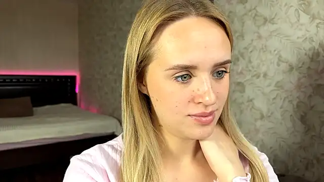 Snapshot of ElisabetLorney chatting on 10-13-25, 08:36 ElisabetLorney online show from 10-13-25, 08:36