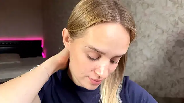 Snapshot of ElisabetLorney chatting on 10-21-25, 07:53 ElisabetLorney online show from 10-21-25, 07:53