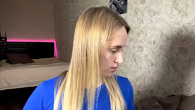 Snapshot of ElisabetLorney chatting on 11-18-25, 08:08 ElisabetLorney online show from 11-18-25, 08:08