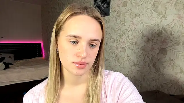 Snapshot of ElisabetLorney chatting on 11-24-25, 08:03 ElisabetLorney online show from 11-24-25, 08:03