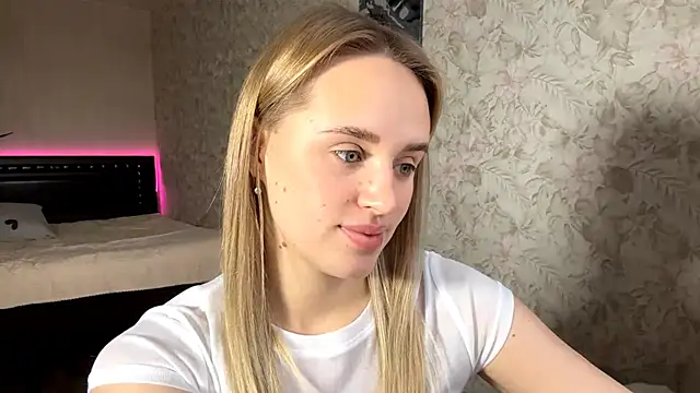 Snapshot of ElisabetLorney chatting on 11-25-25, 08:03 ElisabetLorney online show from 11-25-25, 08:03