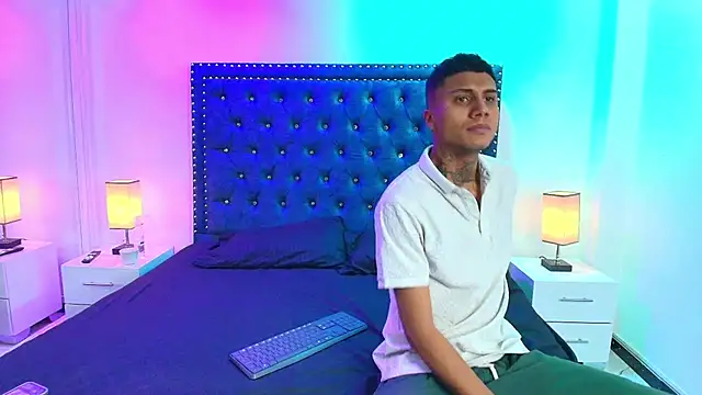 Snapshot of Damian_and_roxanne chatting on 09-14-25, 12:37 Damian and roxanne online show from 09-14-25, 12:37