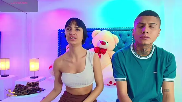 Snapshot of Damian_and_roxanne chatting on 10-22-25, 12:38 Damian and roxanne online show from 10-22-25, 12:38