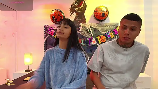 Snapshot of Damian_and_roxanne chatting on 10-29-25, 12:29 Damian and roxanne online show from 10-29-25, 12:29