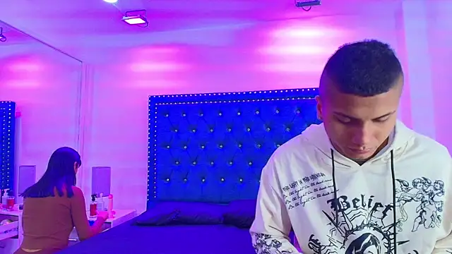 Snapshot of Damian_and_roxanne chatting on 11-10-25, 12:37 Damian and roxanne online show from 11-10-25, 12:37