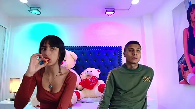 Snapshot of Damian_and_roxanne chatting on 11-20-25, 12:38 Damian and roxanne online show from 11-20-25, 12:38