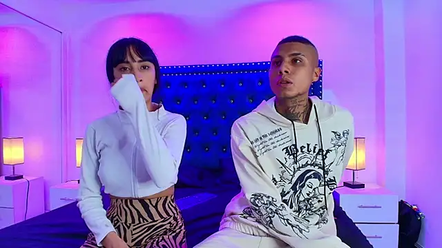 Snapshot of Damian_and_roxanne chatting on 11-22-25, 12:37 Damian and roxanne online show from 11-22-25, 12:37