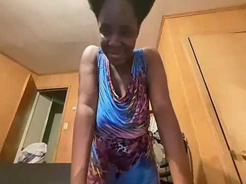 Snapshot of saltlightEmber chatting on 11-06-25, 12:11 saltlightEmber online show from 11-06-25, 12:11