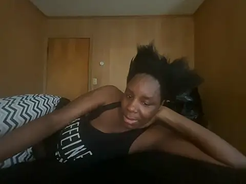 Snapshot of saltlightEmber chatting on 11-25-25, 09:15 saltlightEmber online show from 11-25-25, 09:15