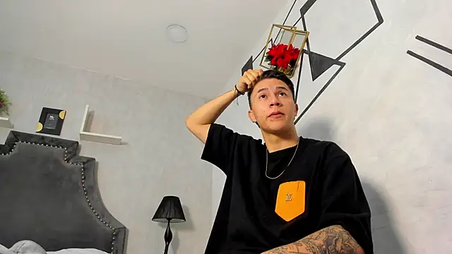 liaamsmiith  online show from 10-16-25, 12:28