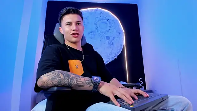 liaamsmiith  online show from 10-29-25, 12:40