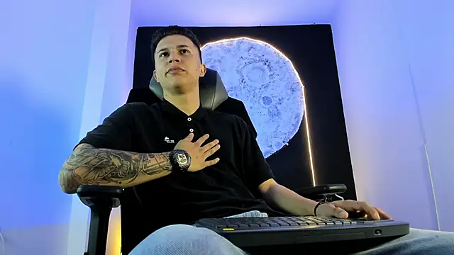 liaamsmiith  online show from 11-07-25, 11:54