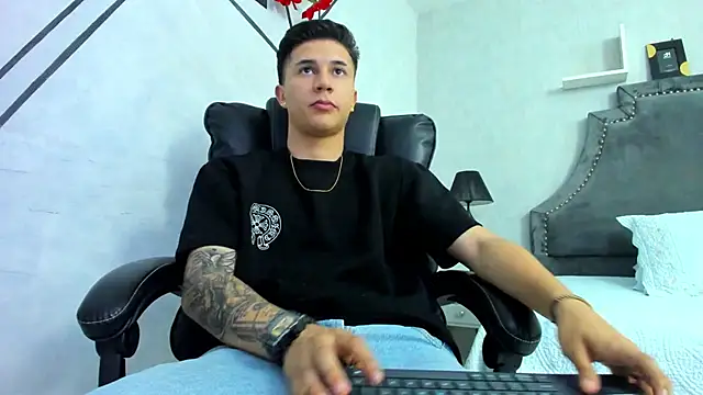 liaamsmiith  online show from 11-20-25, 12:27