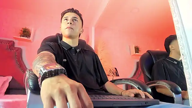 Snapshot of liaamsmiith_ chatting on 02-07-26, 12:53 liaamsmiith online show from 02-07-26, 12:53