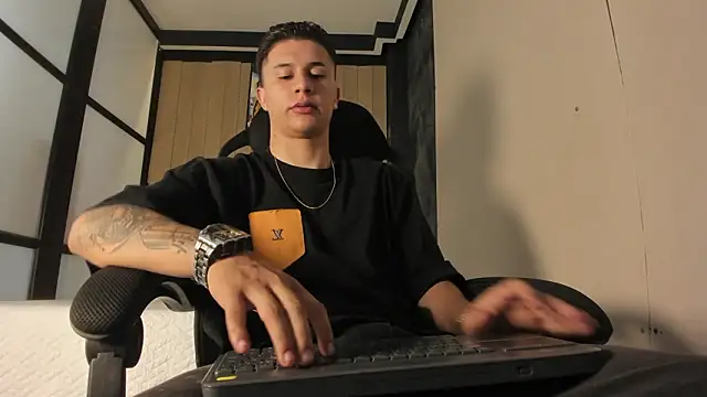 Snapshot of liaamsmiith_ chatting on 03-09-26, 12:09 liaamsmiith online show from 03-09-26, 12:09