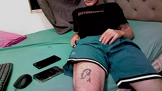 Snapshot of g0lden_boss chatting on 10-11-25, 03:06 g0lden boss online show from 10-11-25, 03:06