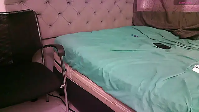 Snapshot of g0lden_boss chatting on 10-14-25, 06:31 g0lden boss online show from 10-14-25, 06:31