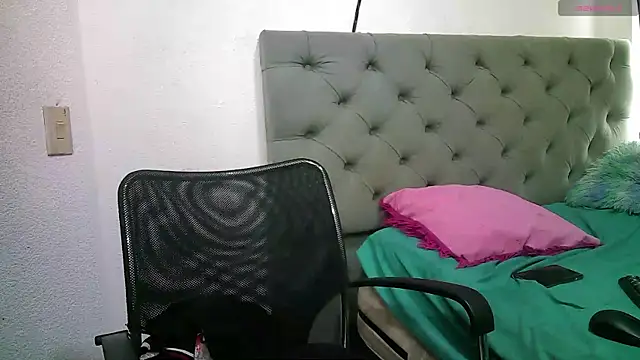 Snapshot of g0lden_boss chatting on 10-30-25, 05:02 g0lden boss online show from 10-30-25, 05:02