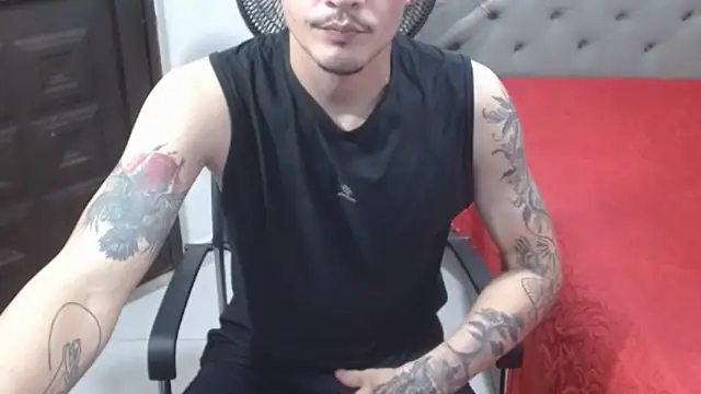 Snapshot of g0lden_boss chatting on 12-16-25, 08:47 g0lden boss online show from 12-16-25, 08:47