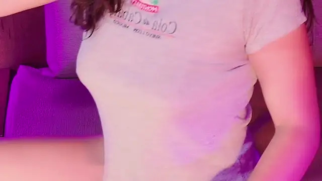 Snapshot of Velindaa chatting on 09-18-25, 05:04 Velindaa online show from 09-18-25, 05:04