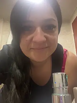 Snapshot of andrea-cohen chatting on 10-08-25, 03:59 andrea-cohen online show from 10-08-25, 03:59