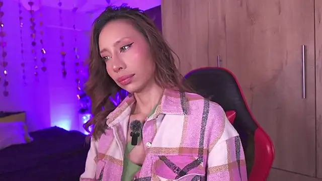 Snapshot of AnnaKimm chatting on 12-15-25, 02:05 AnnaKimm online show from 12-15-25, 02:05