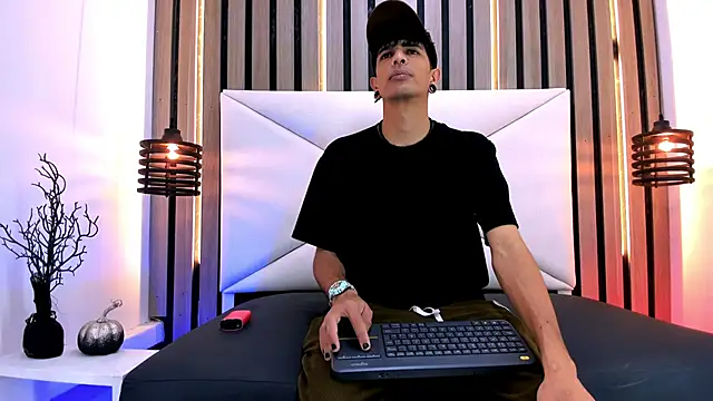 Franvill Trato online show from 10-22-25, 06:40