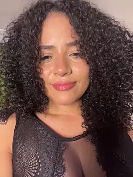 Snapshot of AfroSalvaje chatting on 12-14-25, 01:00 AfroSalvaje online show from 12-14-25, 01:00