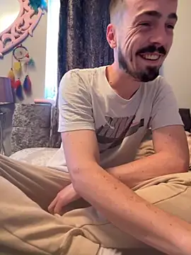 Snapshot of jaycoy22 chatting on 09-21-25, 01:57 jaycoy22 online show from 09-21-25, 01:57