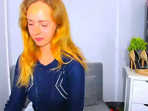 Snapshot of LyraHotty chatting on 10-24-25, 03:30 LyraHotty online show from 10-24-25, 03:30