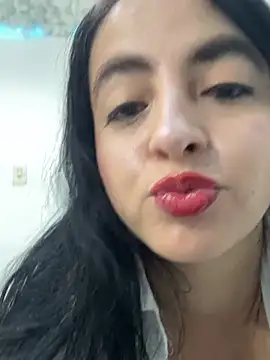 Snapshot of salo-rousee chatting on 01-12-26, 04:45 salo-rousee online show from 01-12-26, 04:45