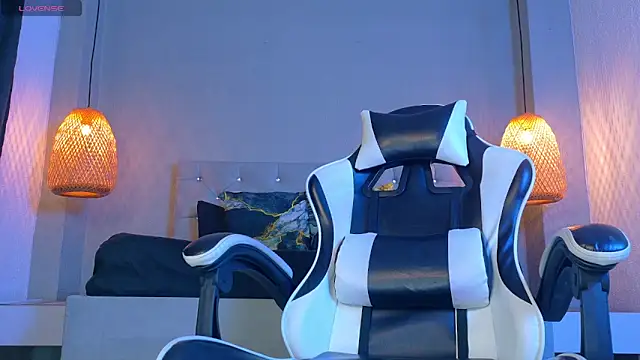 Thaiel Fosteer online show from 04-22-26, 08:39