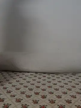 Snapshot of Miss_Riya20 chatting on 11-06-25, 05:03 Miss Riya20 online show from 11-06-25, 05:03