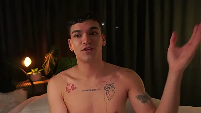 Snapshot of EROS_AND_ALAN chatting on 01-06-26, 03:21 EROS AND ALAN online show from 01-06-26, 03:21