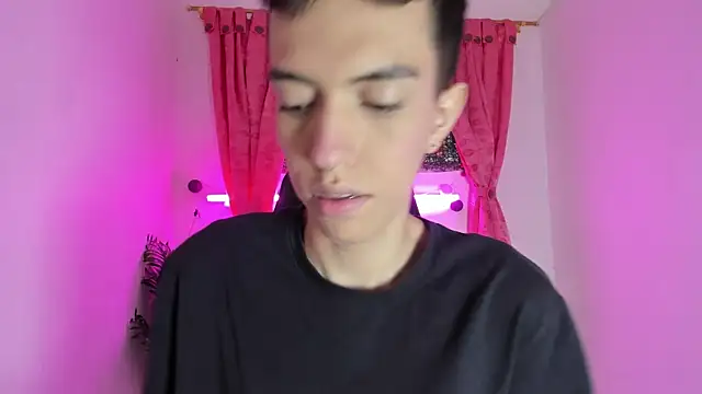 Snapshot of dylan_202520_ chatting on 09-11-25, 12:49 dylan 202520 online show from 09-11-25, 12:49