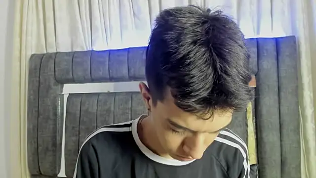 Snapshot of dylan_202520_ chatting on 09-12-25, 11:21 dylan 202520 online show from 09-12-25, 11:21