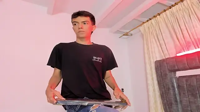 Snapshot of dylan_202520_ chatting on 10-07-25, 11:40 dylan 202520 online show from 10-07-25, 11:40