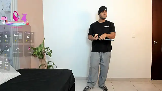 Snapshot of chatting on 12-20-25, 12:23 online show from 12-20-25, 12:23