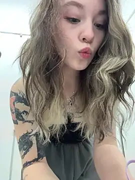 Snapshot of Mimiumuy chatting on 03-18-26, 12:41 Mimiumuy online show from 03-18-26, 12:41