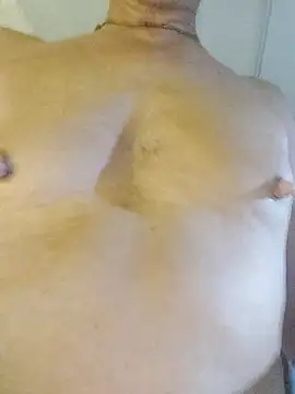 Snapshot of slaveman4you chatting on 10-20-25, 02:01 slaveman4you online show from 10-20-25, 02:01