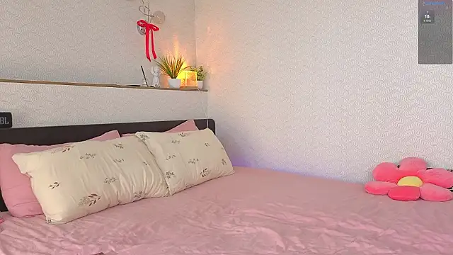 Snapshot of charlottacardi chatting on 02-23-26, 05:05 charlottacardi online show from 02-23-26, 05:05