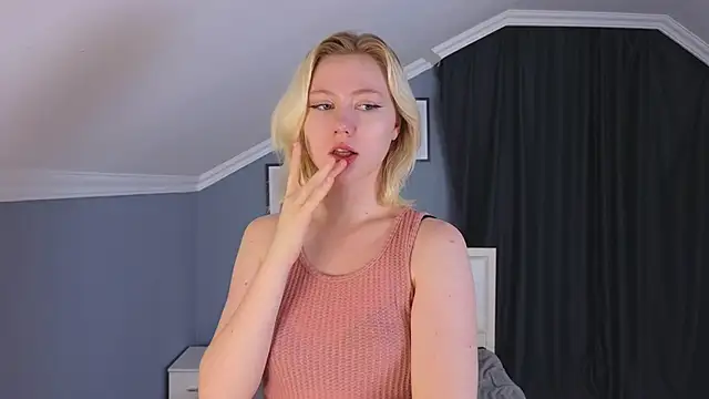 Snapshot of Violet_Willis chatting on 10-02-25, 03:08 Violet Willis online show from 10-02-25, 03:08