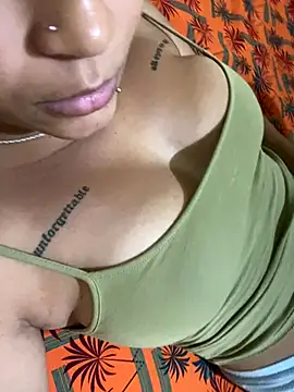 Snapshot of clarinha2 chatting on 12-21-25, 06:26 clarinha2 online show from 12-21-25, 06:26