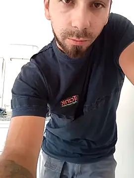 Snapshot of Lushakuiron1 chatting on 11-24-25, 03:34 Lushakuiron1 online show from 11-24-25, 03:34