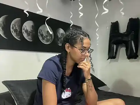 Snapshot of sexycalipso chatting on 11-05-25, 02:33 sexycalipso online show from 11-05-25, 02:33