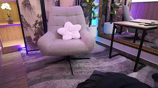 GiaNovak online show from 11-22-25, 12:59